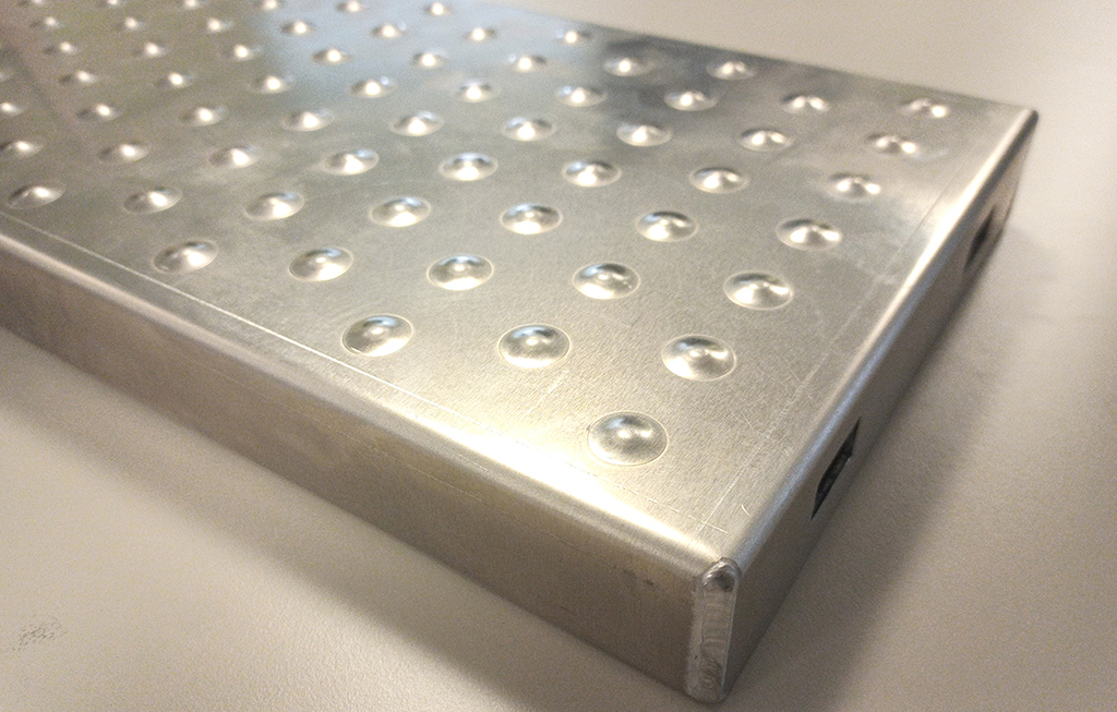 The 60cm wide walkway