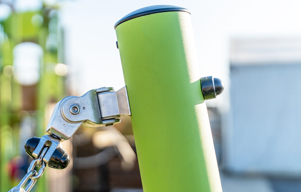 The 102mm diameter posts