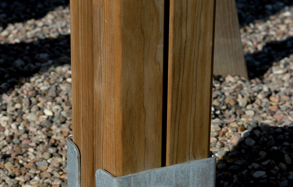 The vertical 95mm square post