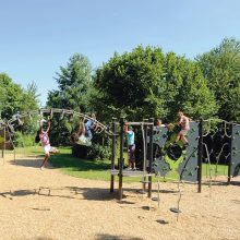 children at play at aire de jeux site