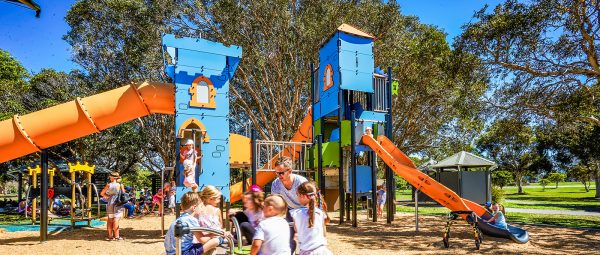 Discover all our giant Medieval structures