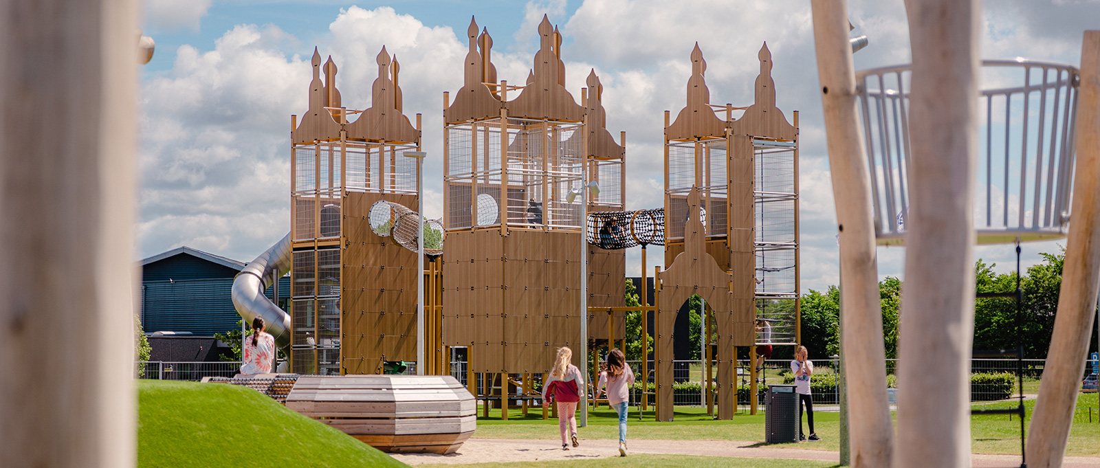 Giant play structures