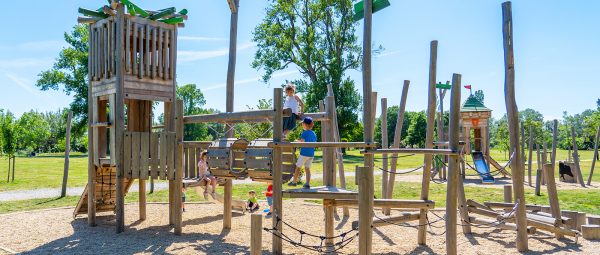 Multi play structures