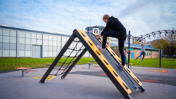 J5906 - Climbing slope