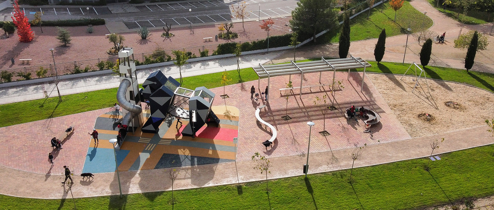 When the playground pays tribute to King Kong, the myth of fantasy cinema