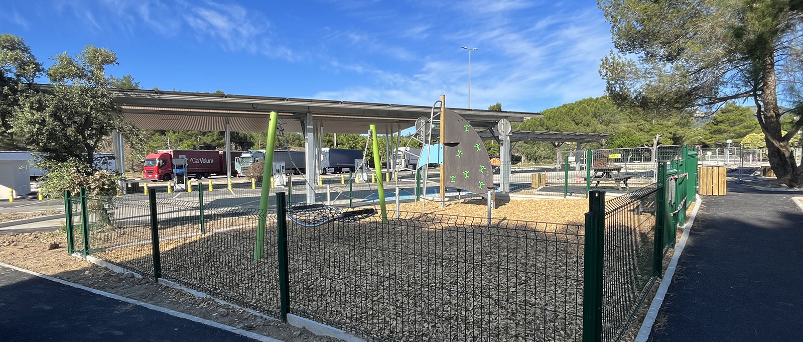 Playgrounds and sports areas for motorway service areas, rest areas, and service stations