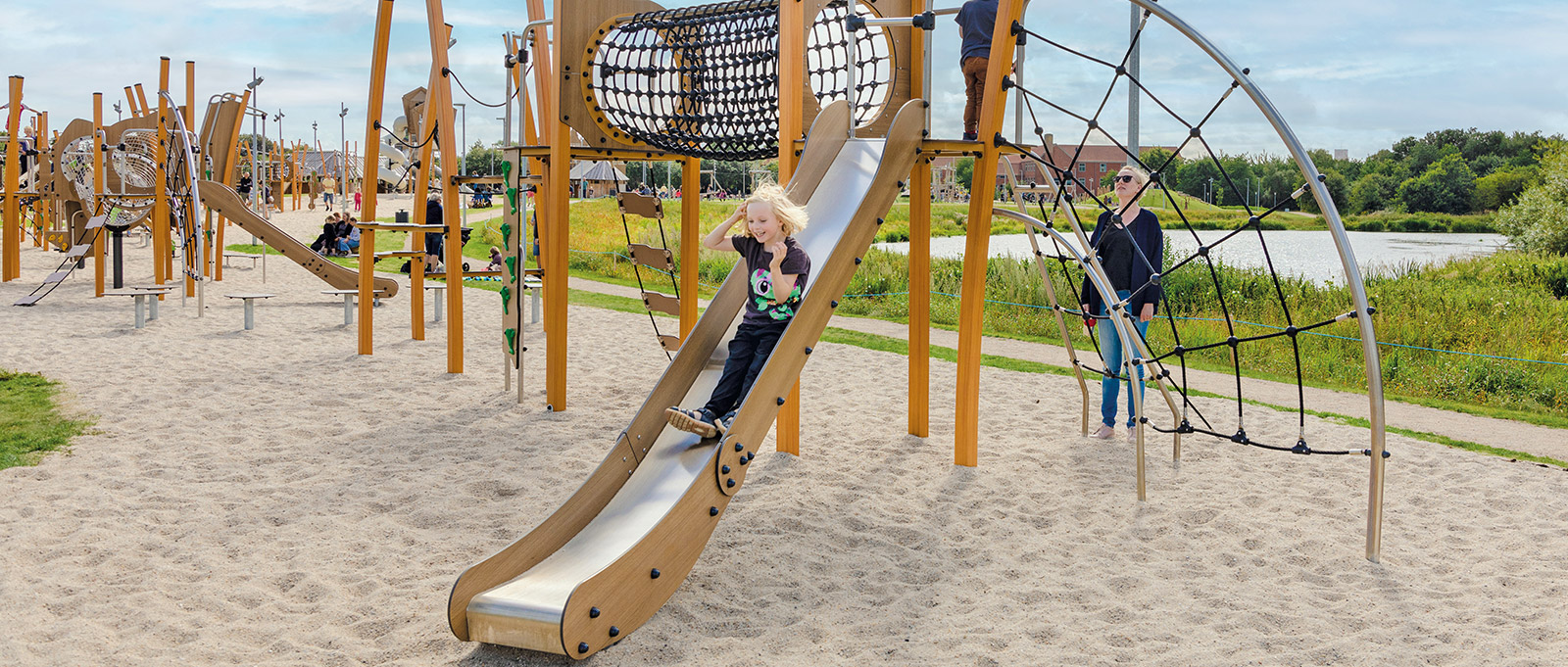 Multi-play equipment